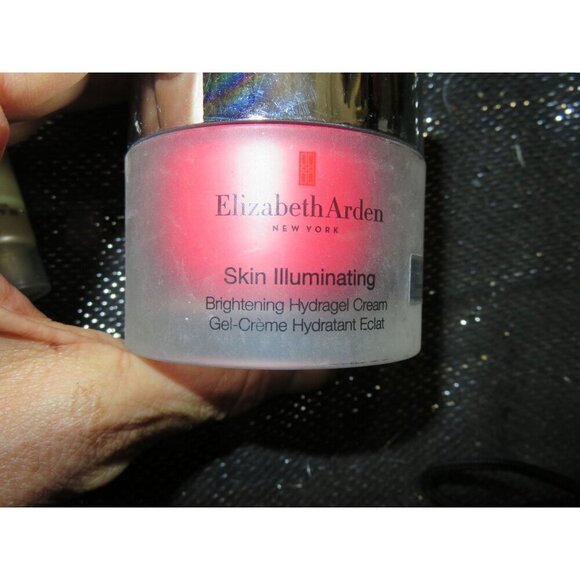 Elizabeth Arden Serum & cosmetic gift set in Cosmetic Bag with charm zipper pull - Picture 7 of 14